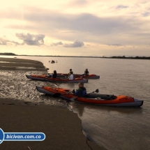 bicivan-tour-kayak-rio-meta-llanos-orientales-colombia-33.jpg