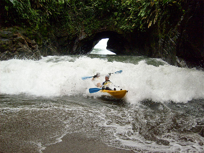 Bicivan-Kayak-Colombia-Turismo-De-Aventura